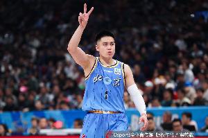 犯满离场！陈盈骏10中5拿到21分5篮板6助攻