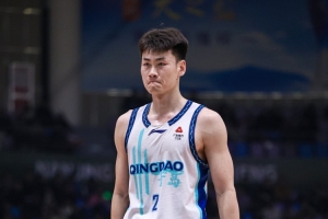 打得挺主动！王睿泽半场仅休1秒 8投4中拿到10分1板助1断