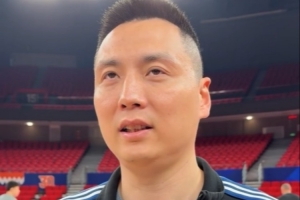 卢伟回应和洛夫顿争执：不会影响接下来的备战 球队还是很团结的