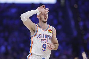 雷霆主场迎战湖人 卡鲁索因生病将缺席比赛无缘战旧主！