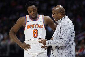 迈克·布朗：OG只进过一次防守二阵太扯了 本赛季他一防稳了