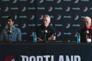 亲自决策还是放权？邓顿：不是非此即彼 我会参与但不会最终决策