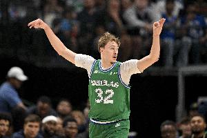 弗拉格赛季第九次砍30+ 比其他两位最接近的新秀加起来还要多