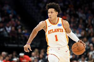 鹰王也很轻松！杰伦·约翰逊半场7中4&4罚全中拿到13分7板3助