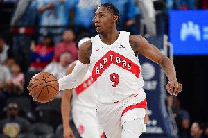 进攻火力全开！巴雷特半场11中7砍19分 次节被肘到后连中两记三分