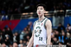 进攻状态很不错！郭昊文半场7中5&三分5中4砍下16分2助2断