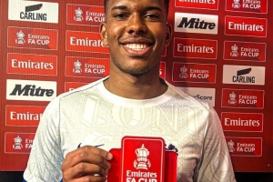 传射建功！官方：18岁埃斯特旺当选切尔西vs维尔港全场MVP