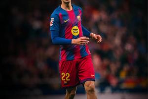 巴萨官方：阿劳霍可以出战欧冠对马竞，贝尔纳尔左脚踝扭伤