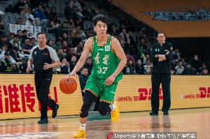 生猛虎子！李虎翼半场替补出战8分钟 3投3中&三分2中2贡献8分2板