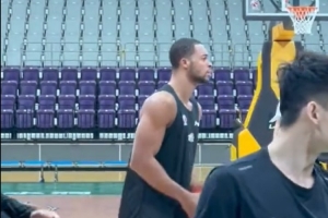 新外援！杰登·莱迪已经随队进行队内训练 今日球队主场打四川