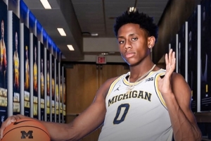 高四在塞拉峡谷打球！五星高中生布兰登·麦考伊加盟密歇根大学