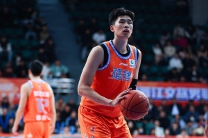 想赢需要做更多！邹阳7中5拿到18分5板1断 罚球8中6