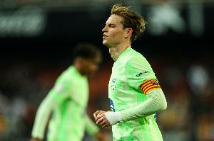 记者：德容还将缺战欧冠首回合，目标是对阵西班牙人时复出