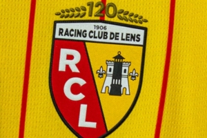 R.I.P.一名朗斯球迷心脏骤停离世，朗斯下场主场比赛将进行哀悼