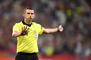 奥利弗执法历史：7次执法拜仁比赛拜仁6胜1平 4次执法皇马3胜1负