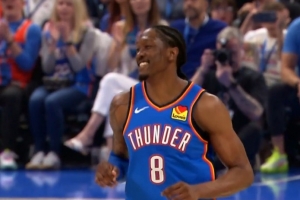 打你和弟弟似的！杰伦威单挑科迪威命中急停后仰跳投