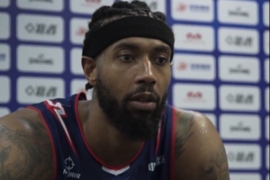 所罗门：必须提升篮板球水平 限制对手出手次数&抓住反击机会