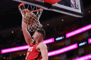 申京：我们原本就是防守好的队伍 进攻再提升 我们就是顶尖强队