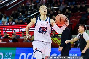 攻防都不错！高诗岩9中4拿到15分3板6助4断 正负值+17