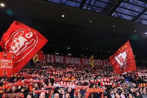 队报：巴黎主场允许2376名利物浦球迷入场观战，达到5%容量要求