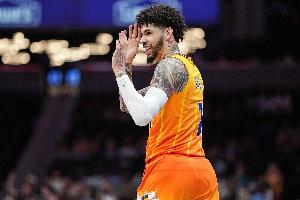 火力全开！拉梅洛·鲍尔22中13砍全场最高35分 三分14中7&另有8助