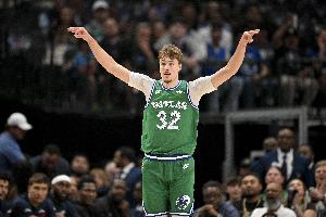 弗拉格连续两场砍下35+ 历史青少年球员首人