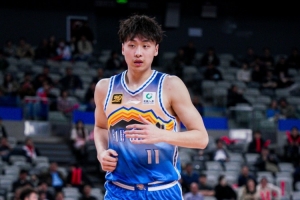 表现不行！齐麟13仅3中得11分 最后两记续命三分全丢&正负值-15