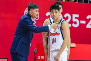 CBA常规赛积分榜：上海第1 广厦第2 深圳第3 北京第5 广东第6