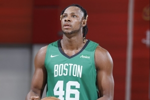 科尔：贝西很有运动天赋&弹跳出色 我们会让他短时间上场