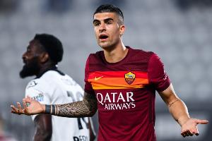 记者：29岁罗马后卫曼奇尼右腿内收肌受伤，预计缺席2到3周