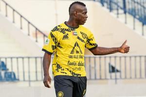 久违了巴神！35岁巴洛特利招牌爆射破门，身价剩40万球队联赛垫底