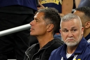 曾随密歇根五虎征战！佩林卡现场观战NCAA决赛 给母校加油