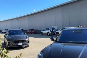 希望无大碍！弗拉霍维奇抵达尤文体检中心接受检查