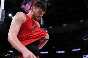 防约老师无处发力!克林根进攻还不错 三分6中3拿到18分12板2帽