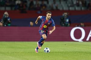 DAZN：埃里克·加西亚赛前得知祖父去世，弗里克拥抱安慰球员