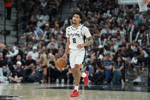 愈发沉稳！哈珀上半场7中4得到9分2板3助 三分1中1