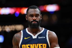 今天又鬼了!小哈达威替补23分钟&正负值-24 7中1&三分5中1