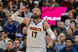 板凳匪徒!瓦兰丘纳斯和斯特劳瑟合计12中10贡献25分 且0失误