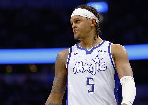 终于支棱起来了！班凯罗半场19分钟 9中7砍下21分3板3助