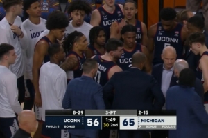 没悬念了！索罗·鲍尔快攻不进&麦肯尼三分命中 密歇根领先9分