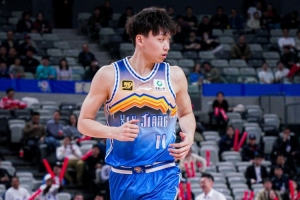 状态不俗！齐麟16中10高效拿下25分7板2助1帽