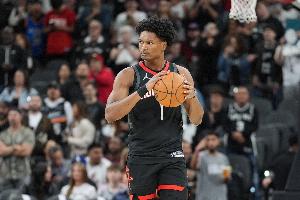 传位于四阿哥！阿门攻防俱佳 全场16中10砍下22分11板8助3断1帽