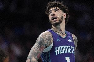 虎头蛇尾！拉梅洛·鲍尔24中12&三分15中6空砍36+5+6 末节零分