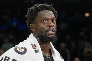 罚球6中6！兰德尔9中3砍半场最高14分外加4助 正负值+14