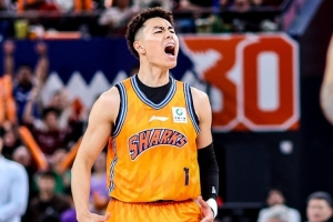 手热得发烫！李添荣9中8&5记三分球轰下24分2断