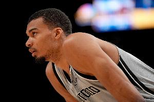 Haynes：MRI结果显示文班没有严重损伤 将被列入每日观察状态