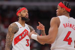 锋线双煞！巴恩斯16中10砍25+8+5 英格拉姆16中9砍23+6+3