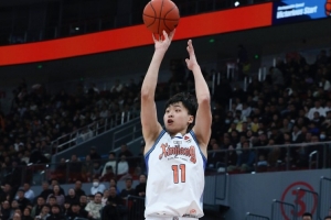 状态出色！齐麟打满半场10中6拿下14分3板2助