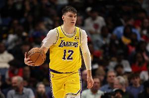 继续打铁！拉拉维亚首节三分2投0中 没有得分仅拿到3个篮板