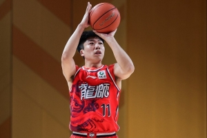 不敌北京！媒体人：刘颜诚率队紧咬比分 国内球员挺身而出挺好看